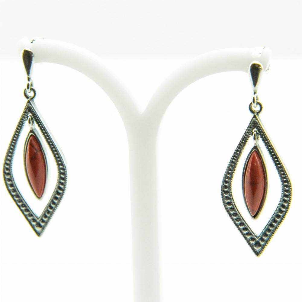 Kolczyki srebrne wiszące okazałe z czerwonym kamieniem na sztyfcie SK1739