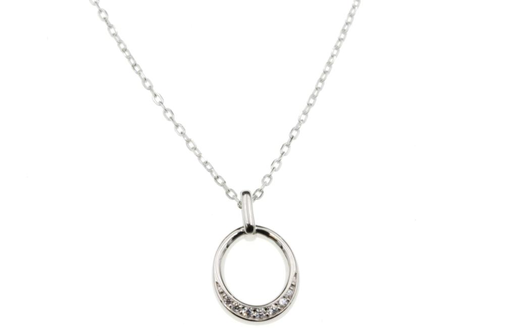 Naszyjnik srebrny z owalnym elementem zdobiony białymi cyrkoniami celebrytka SN12037