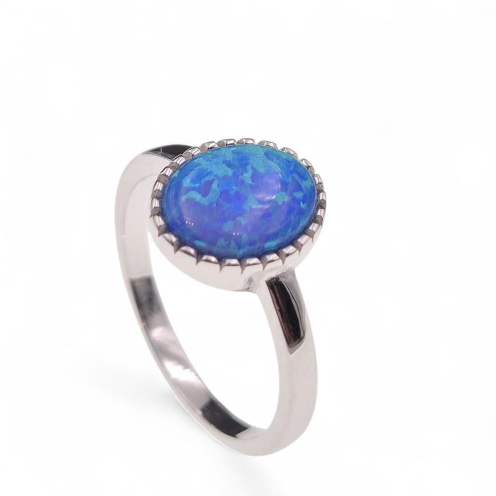 Pierścionek srebrny z opalizującym niebieskim kamieniem SP16845