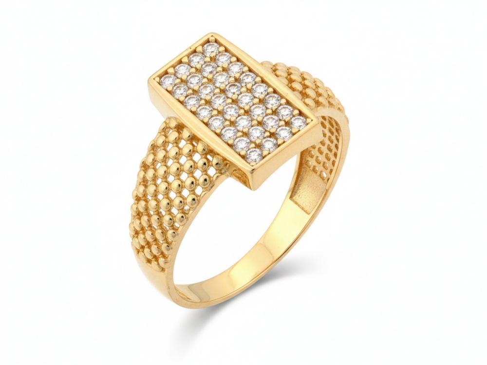 Pierścionek złoty ażurowy z prostokątnym elementem wysadzanym białymi cyrkoniami ZP18395