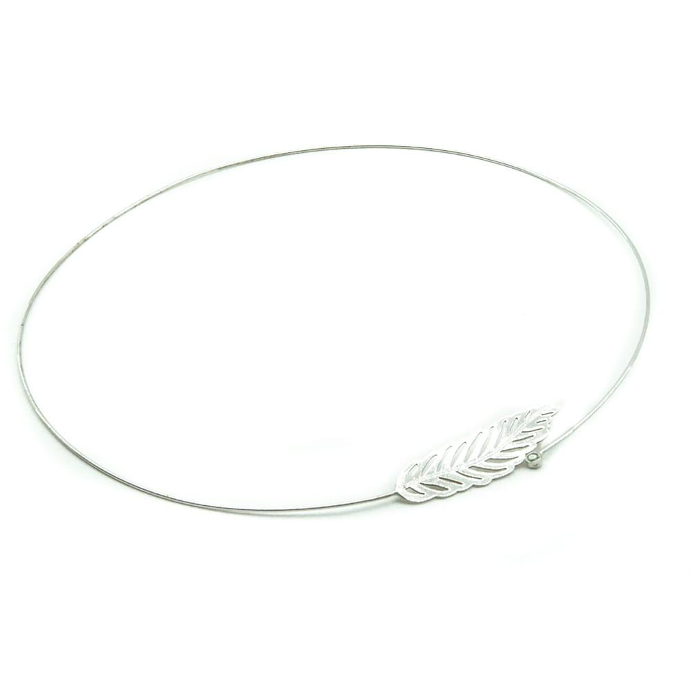 Naszyjnik srebrny sztywna obrącz z listkiem SN1160